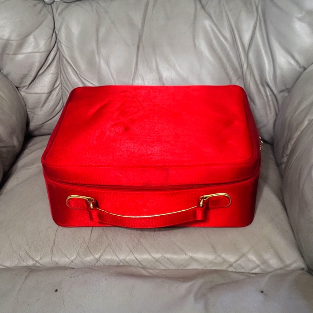 ESTEE LAUDER. Makeup bag. Large bag. Color red and gold trim.Zipper works.